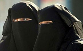 Busfahrer lässt Fahrgast wegen Burka stehen