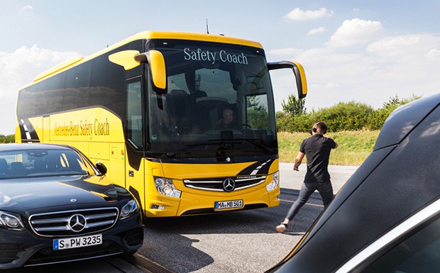 Daimler: Neue Assistenten für noch mehr Sicherheit Mercedes-Benz Safety Coach
