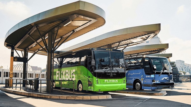 Flixbus_Greyhound