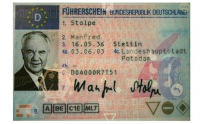 Nicht verlängerter Busführerschein kann erneute Fahrprüfung zur Folge haben Führerschein Manfred Stolpe