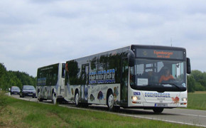 Autokraft erprobt 21,50 Meter langen Anhänger-Bus Anhänger-Bus
