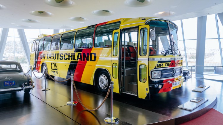 Mercedes-Benz_Mannschaftsbus_1974_Oldtimer