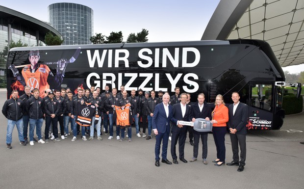Mannschaftsbus Grizzlys_Autostadt