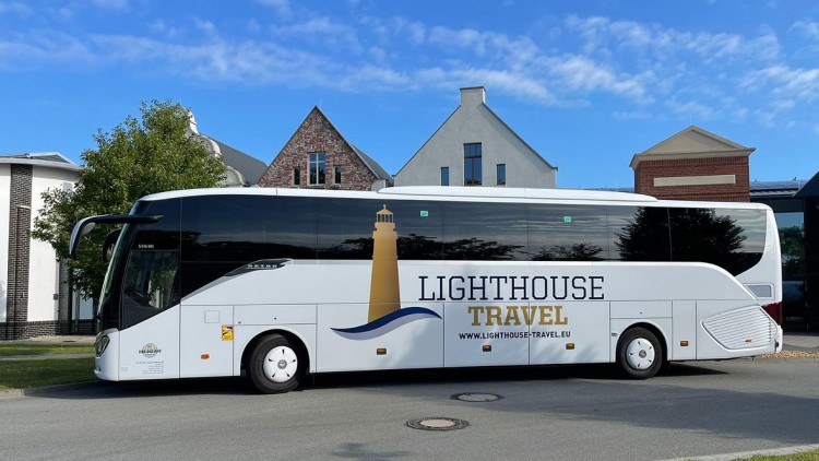 Setra: Ein 516 HD für Lighthouse Travel Setra für Lighthouse Travel