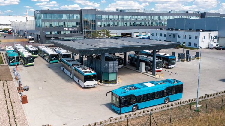 Solaris Lagerhalle und Charging Park eröffnet