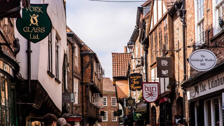 Die Straße The Shambles in York, GB