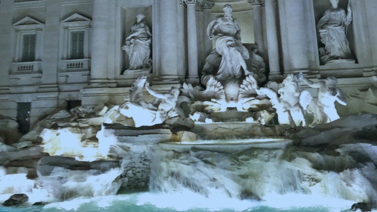 Rom_Trevi_Brunnen_Italien