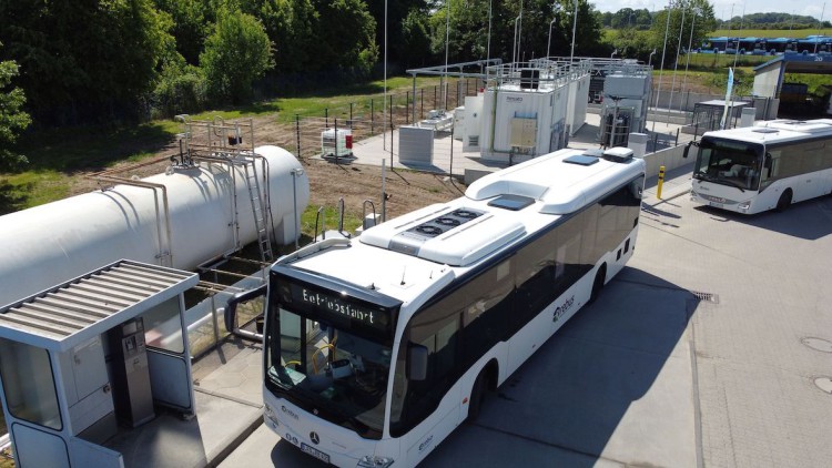 Wasserstofftankstelle_Rebus
