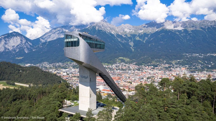 Der Blick auf Innsbruck und die Bergiselschanze © Innsbruck Tourismus_Tom Bause