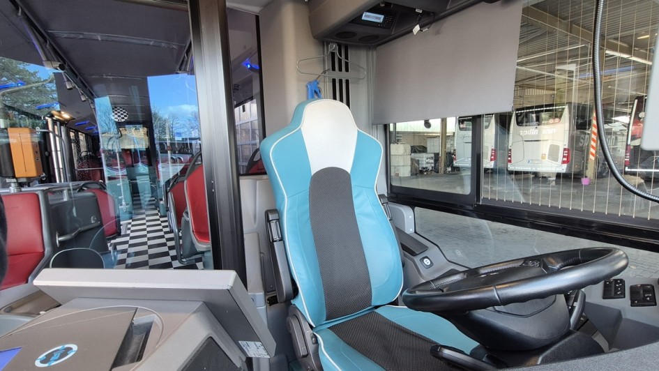 Bus "American Diner" von innen, Fahrerarbeitsplatz