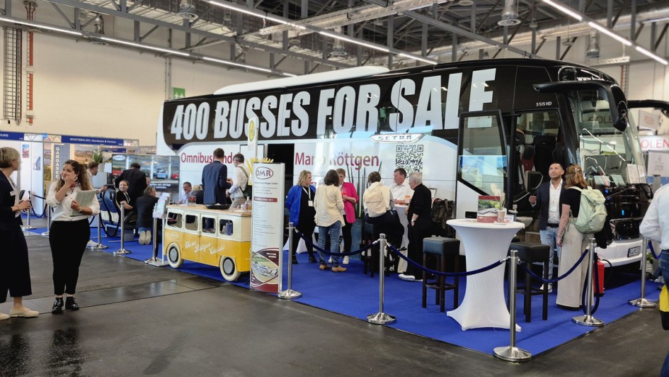 Reisebus in der Halle 1