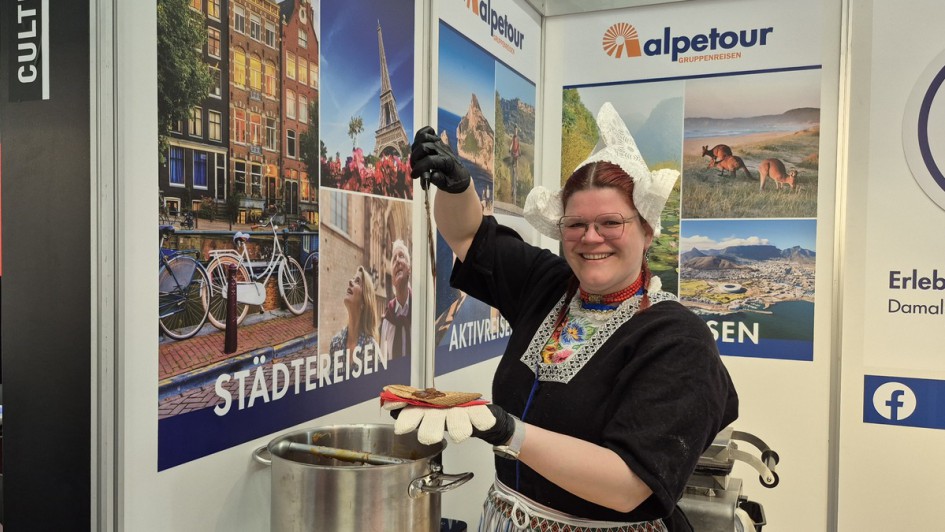 Stand von Alpetour mit frisch gebackenen holländischen Waffeln