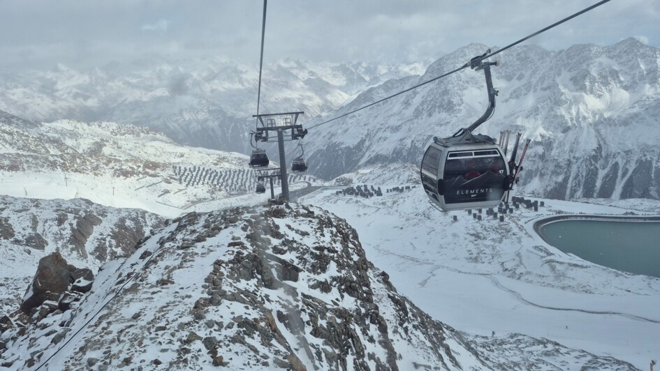 Gondelfahrt auf den Tiefenbachgletscher in Sölden