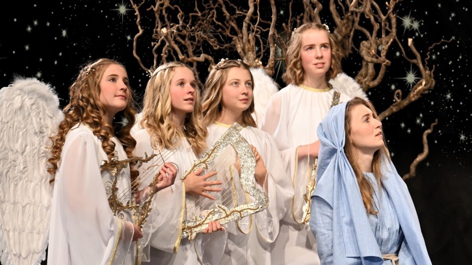 Engel und Maria in Oper "Das Wunder von Bethlehem"