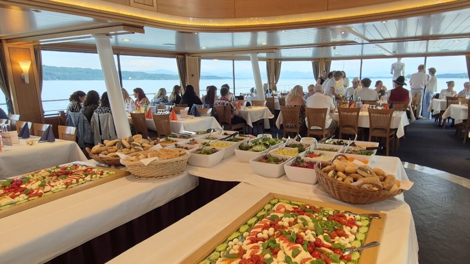 Stilvolles Essen an Bord 