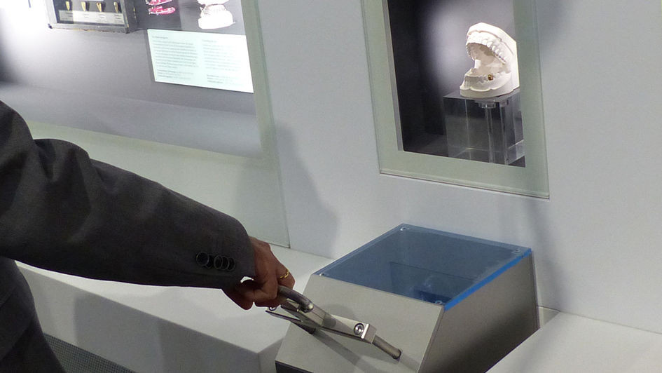 Zähne ziehen ganz ohne Betäubung und Schmerz