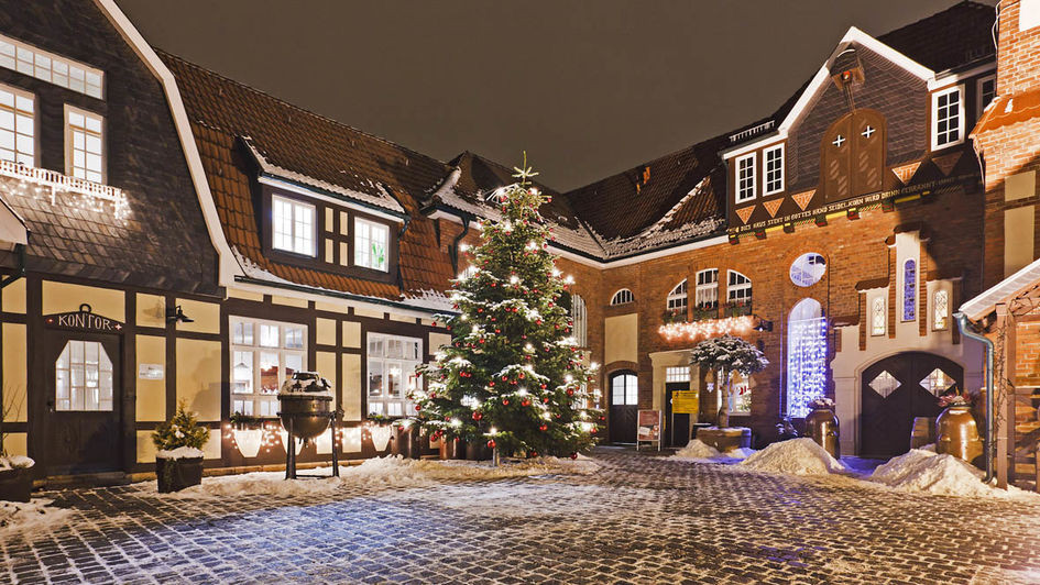 Weihnachtsbaum Rötkappchen-Mumm-Sektkellereien