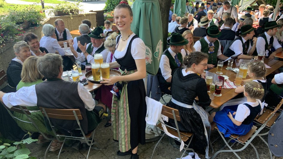 Biergarten Fronleichnam 2 mit Pia