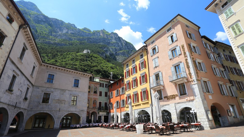 Portici-esterna piazza