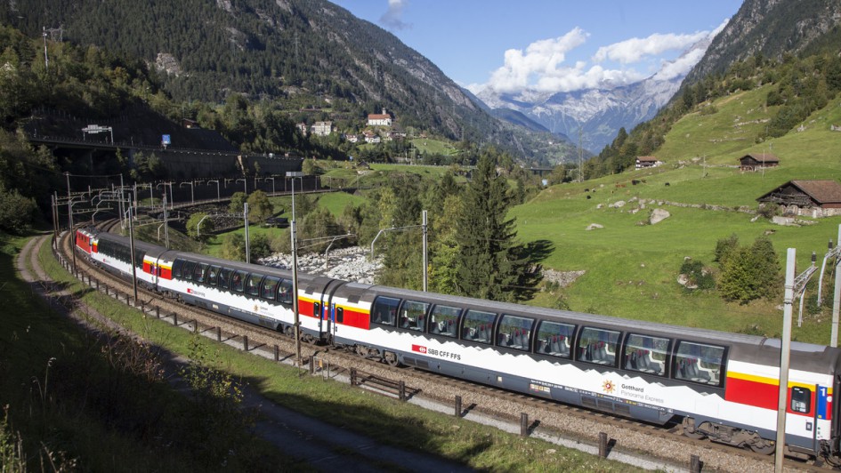 POS-3-Gotthard Panorama Express_Wattingercurve_©SBB CFF FFS