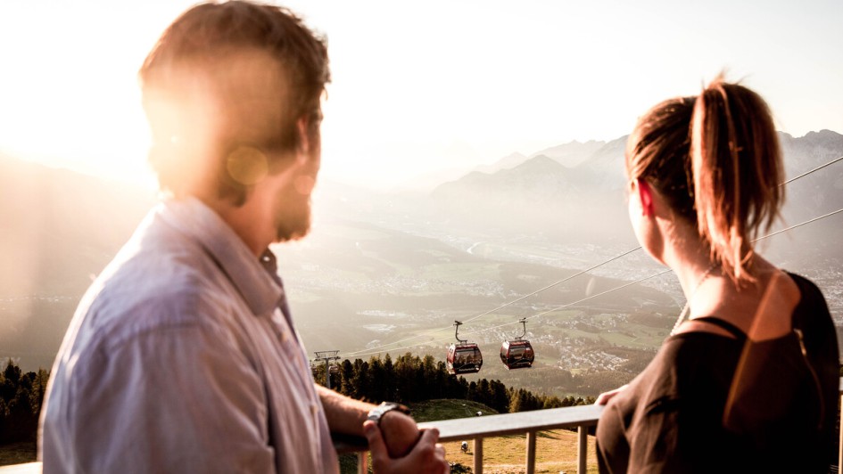 pk18_sommer_paar_ausblick_stadt